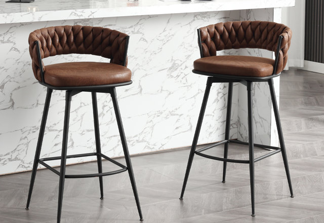 Dining chairs & bar stools